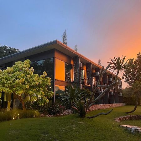 Hotel Inlaya Ratchaburi Esterno foto