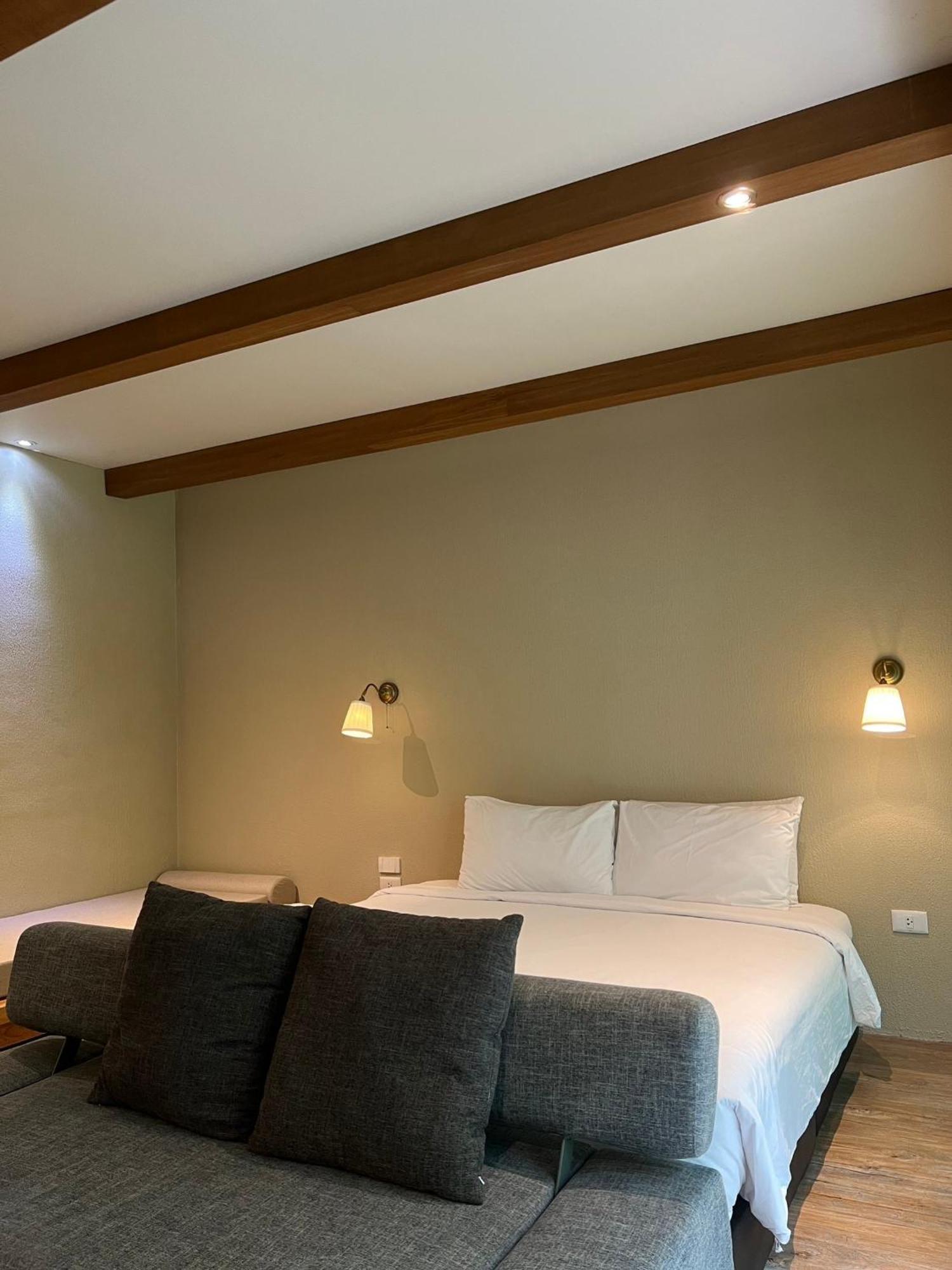 Hotel Inlaya Ratchaburi Esterno foto