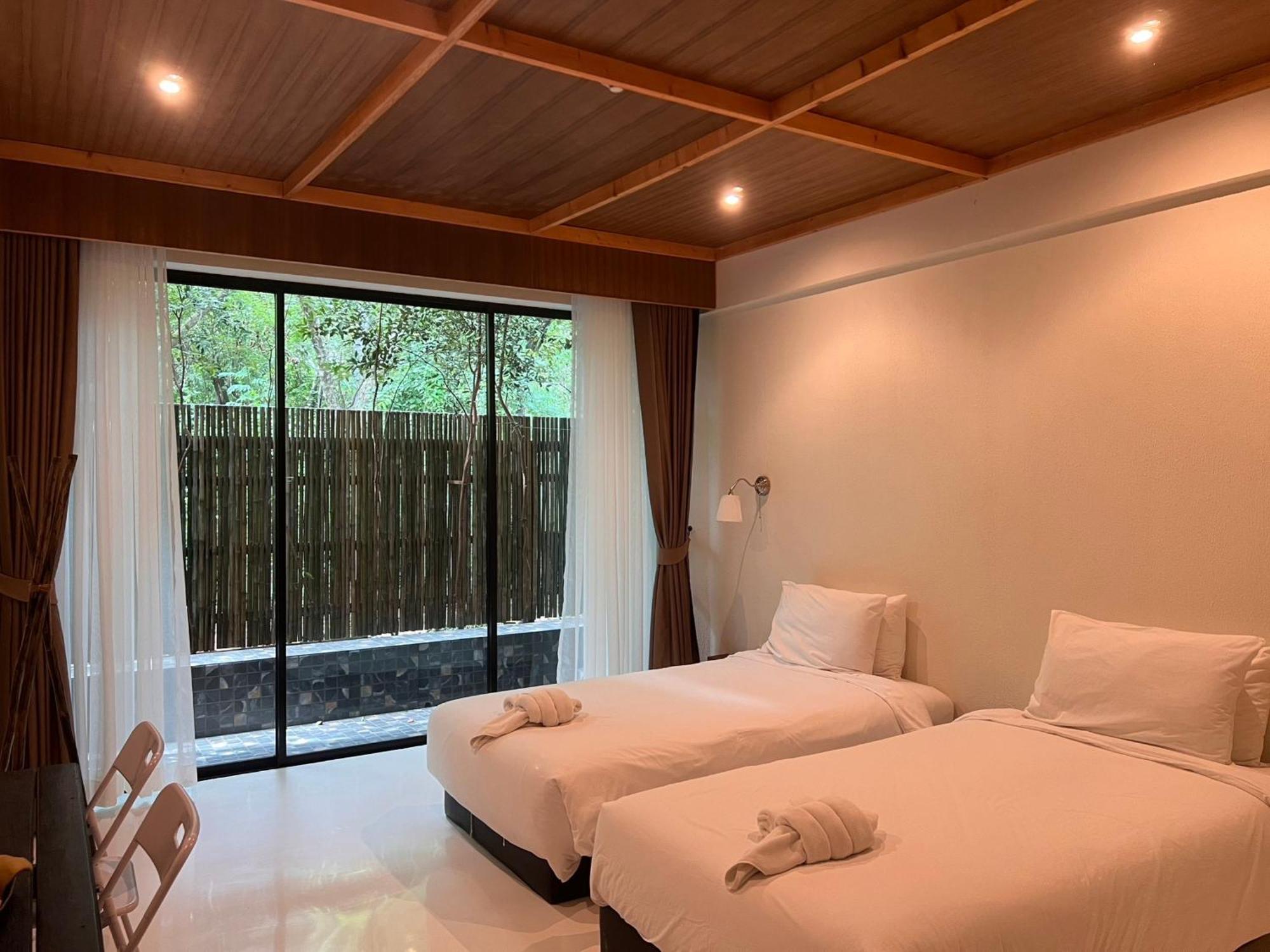 Hotel Inlaya Ratchaburi Esterno foto